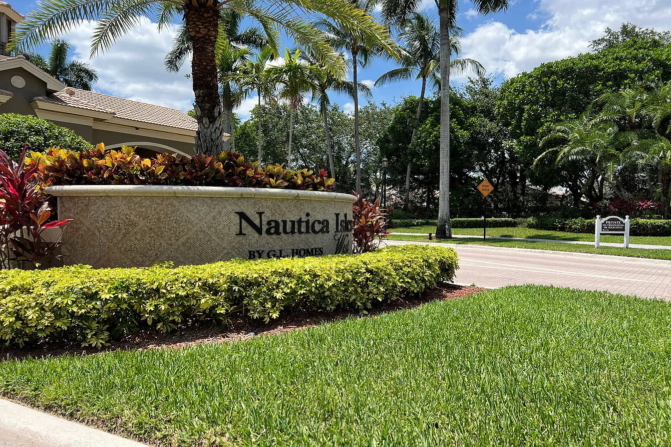 5 BEDROOM POOL HOME | 2,900+ SQ FT IN GATED COMMUNITY | STRONG FIX & FLIP POTENTIAL | $700K+ ARV